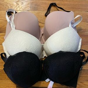 Lot of 3 Victoria’s Secret 34DDD bras